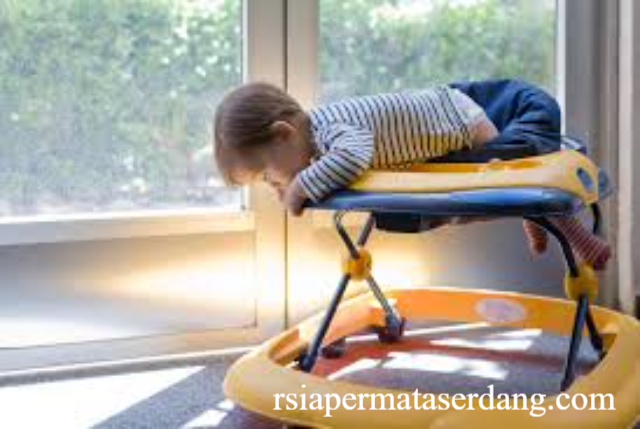 Panduan Memilih dan Menggunakan Baby Walker dengan Aman